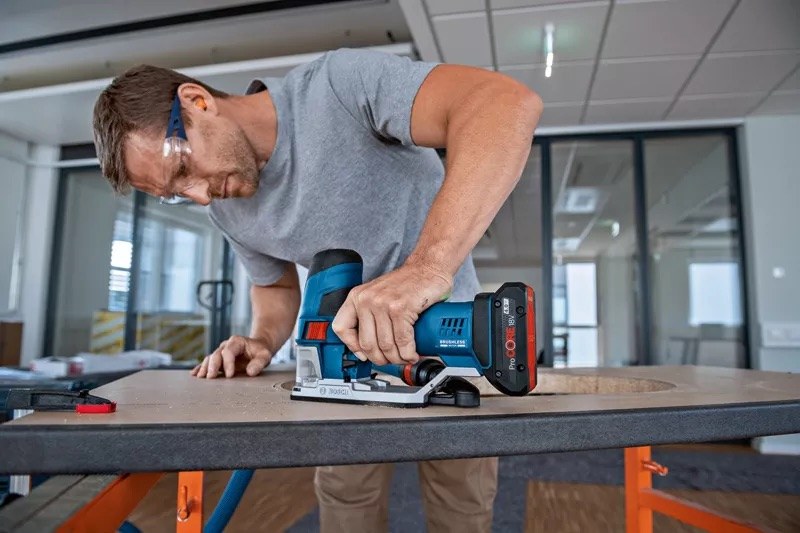 Akumuliatorinis siaurapjūklis BOSCH PRO GST 18V-155 SC solo, 18V (be akum., su L-BOXX) - 4