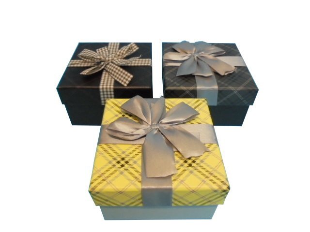 Popierinė dėžutė, įvairių sp., įvairių dizainų, 4,5 x 8 x 10,5 cm