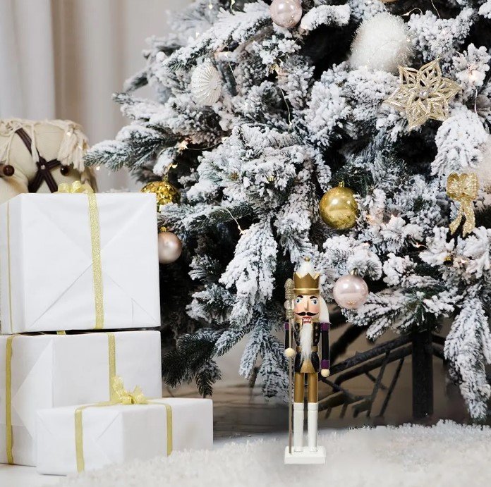 Kalėdinė dekoracija DECORIS Xmas On The Stage Nutcracker, 2 rūšys, 5,5x5x25 cm, 1 vnt - 3