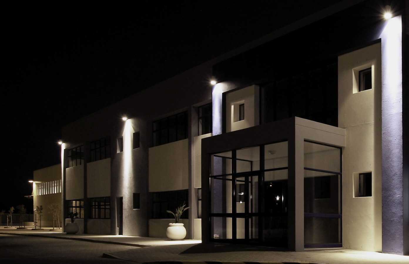 LED prožektorius PHILIPS, IP65, 150W, 4000 K, 14250 lm, juodos sp., 38,5 x 4,1 x 29,8 cm-1