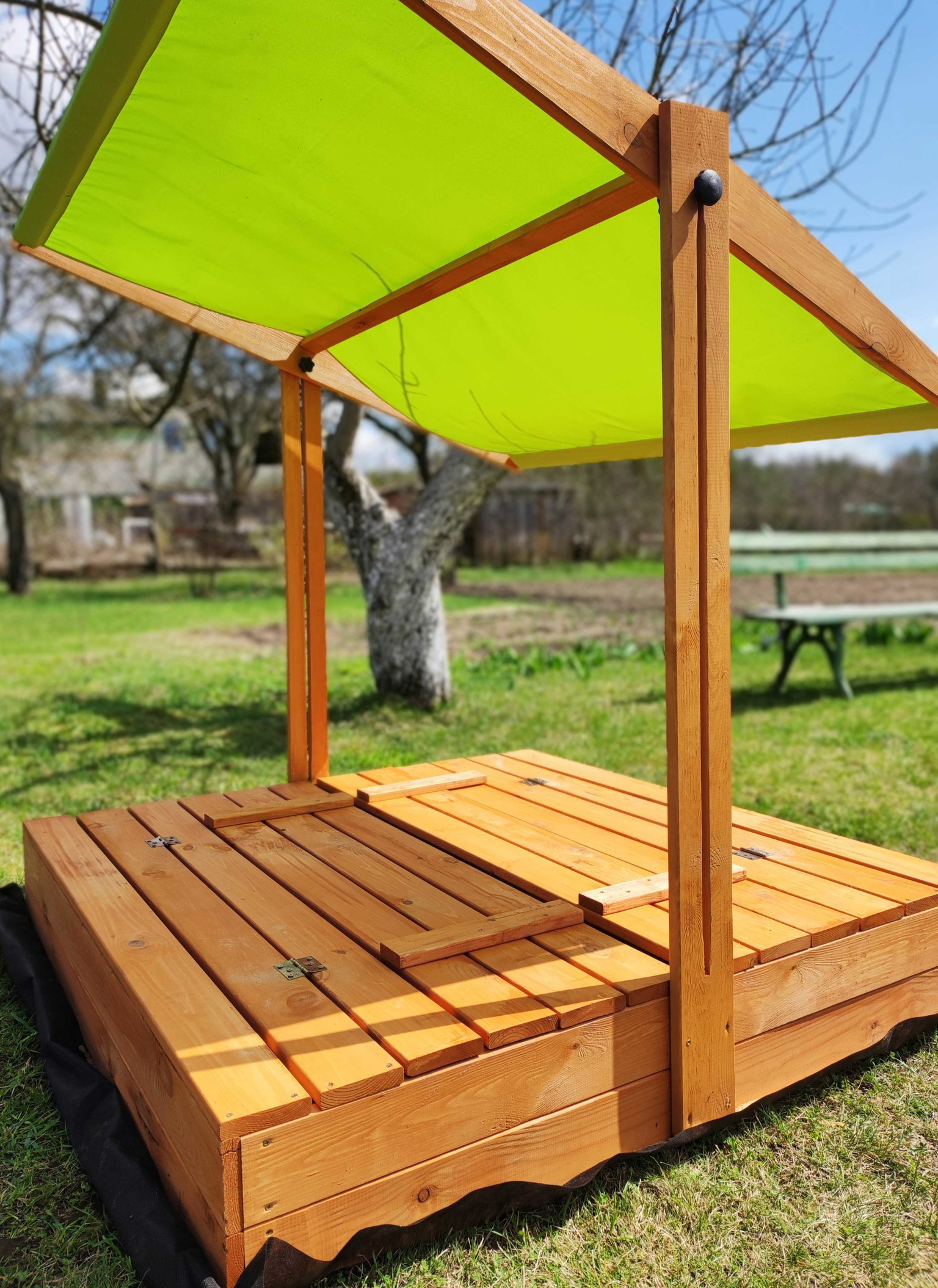 Impregnuota medinė smėlio dėžė su pilkos spalvos stogeliu ir 250 kg smėlio, 120x120 cm - 7