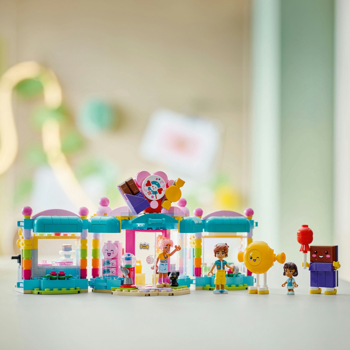 Konstruktorius LEGO Friends Heartlake City Candy Store - 3