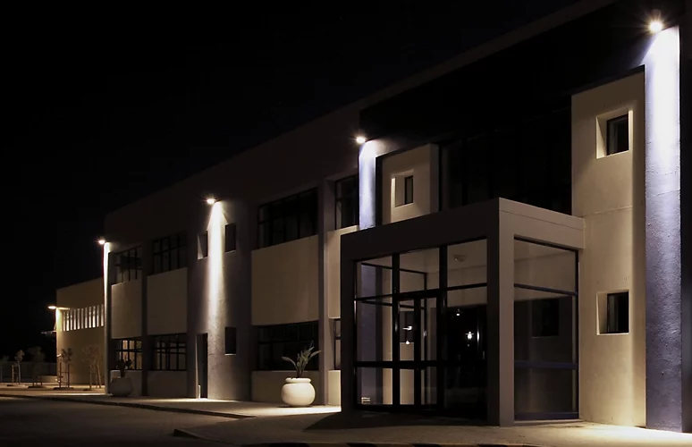 LED prožektorius PHILIPS,IP65, 30W, 4000K, 2850lm, su judesio davikliu, juodos sp., 18,5x5,6x18,3cm-1