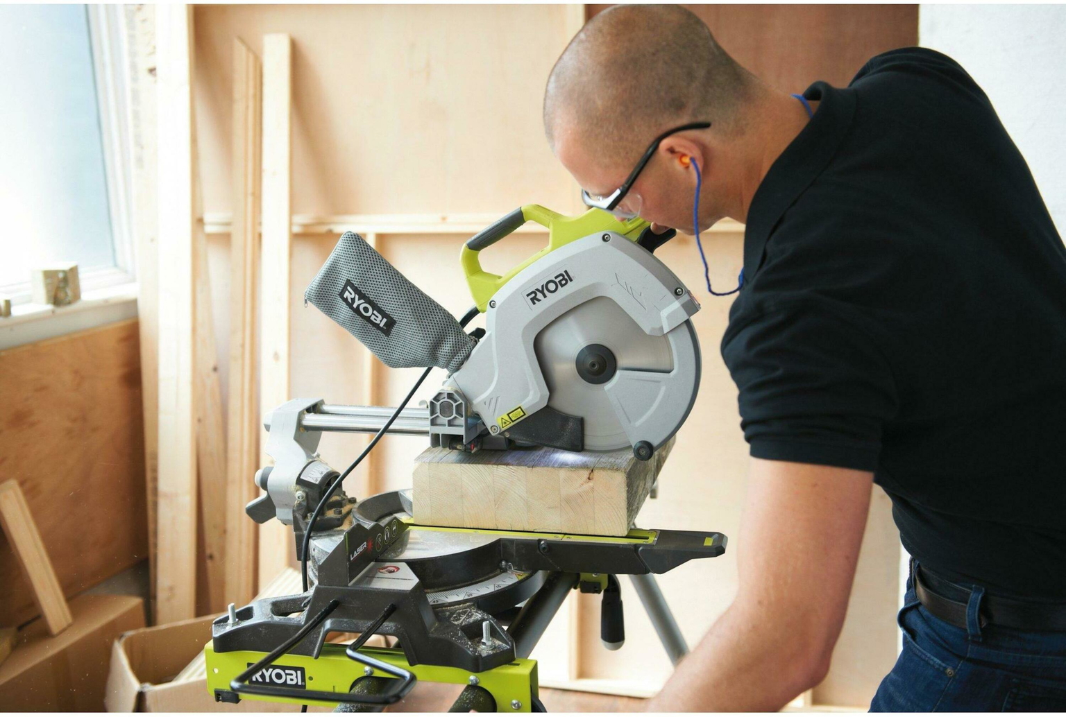 Elektrinis diskinis pjūklas Ryobi EMS254L-1