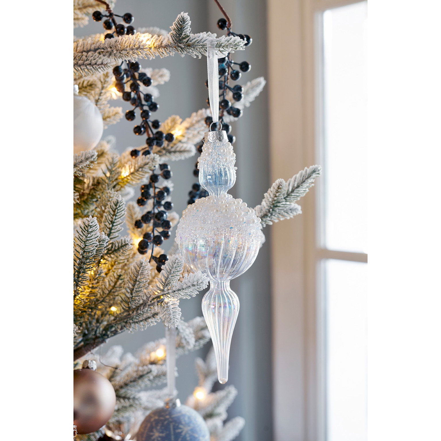 Stiklinis kalėdinis eglės žaisliukas ORNAMENT, 3 rūšių, baltos sp., 7 x 20 cm, 1 vnt-1