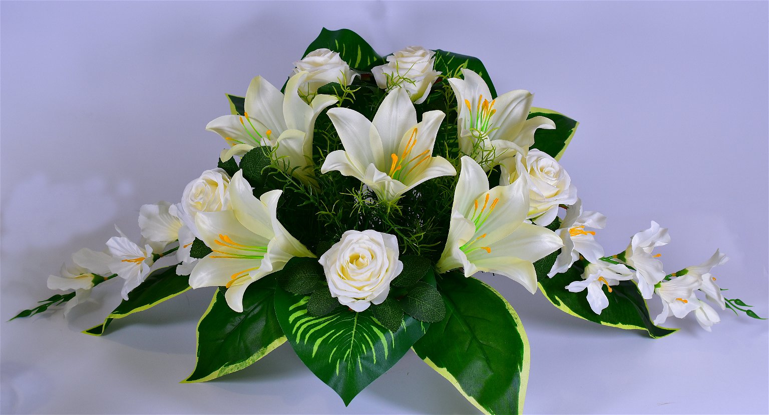 Dirbtinių gėlių puokštė, baltos sp., 70 x 35 cm
