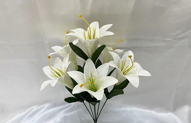 Dirbtinių gėlių puokštė LILLY, baltos sp., 7 žiedai
