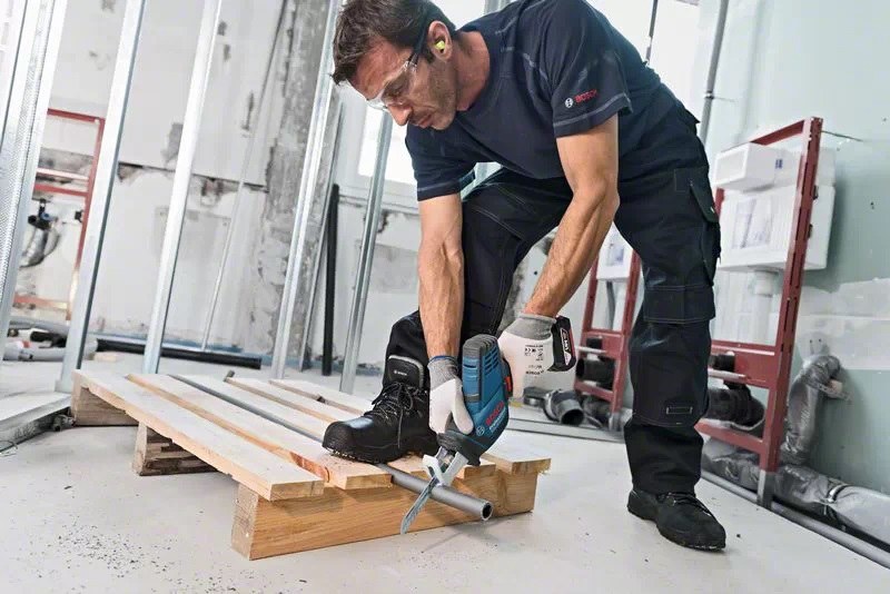 Akumuliatorinis tiesinis pjūklas BOSCH PRO GSA 18 V-LIC, 18 V (be akumuliatoriaus ir pakrovėjo)-1