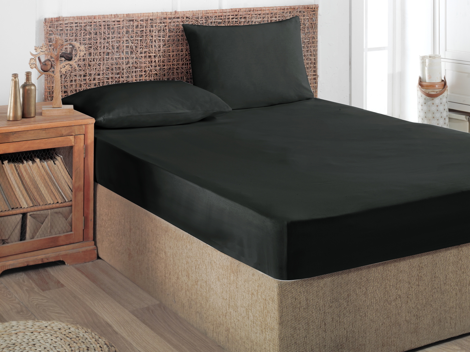 Satininė paklodė su guma  CREYA BLACK, juodos sp., 90 x 200 + 25 cm, 100% medvilnės