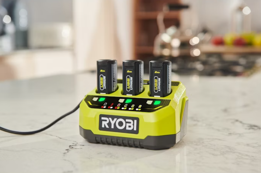 Trijų jungčių įkroviklis RYOBI USB Lithium™, 4V - 3