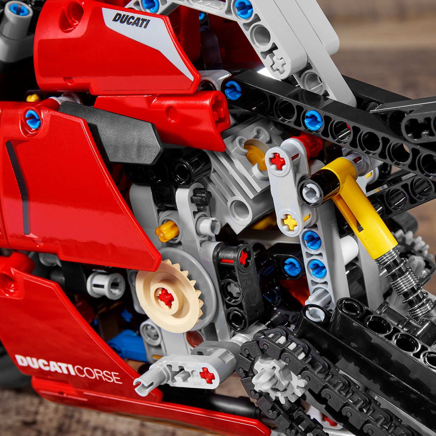 Konstruktorius LEGO TECHNIC - DUCATI PANIGALE V4 R - 7
