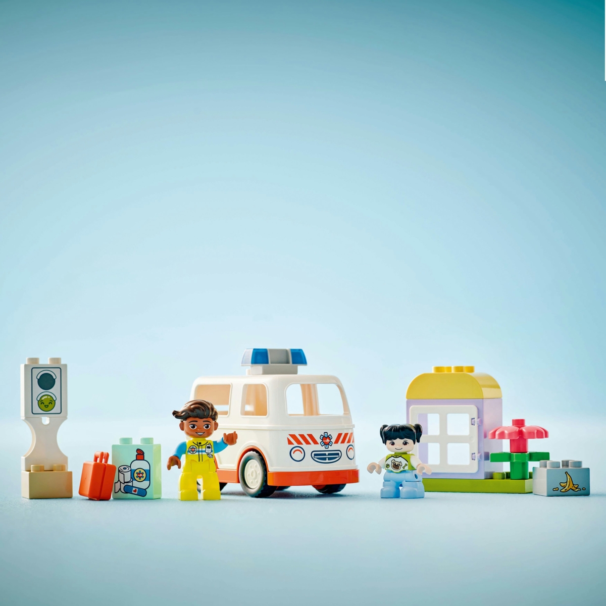 Konstruktorius LEGO DUPLO Ambulance & Driver - 3