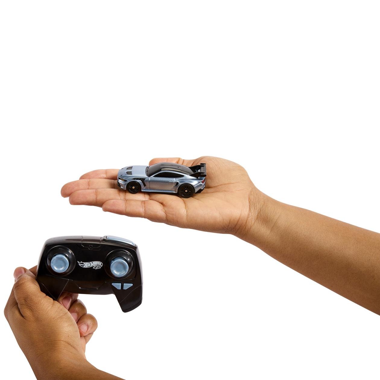 Radijo bangomis valdomas automobilis HOT WHEELS FORD MUSTANG GTD, 1:64 - 3