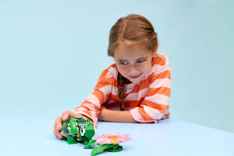 Konstruktorius LEGO Creator Turtle with a Water Lily Flower - 3