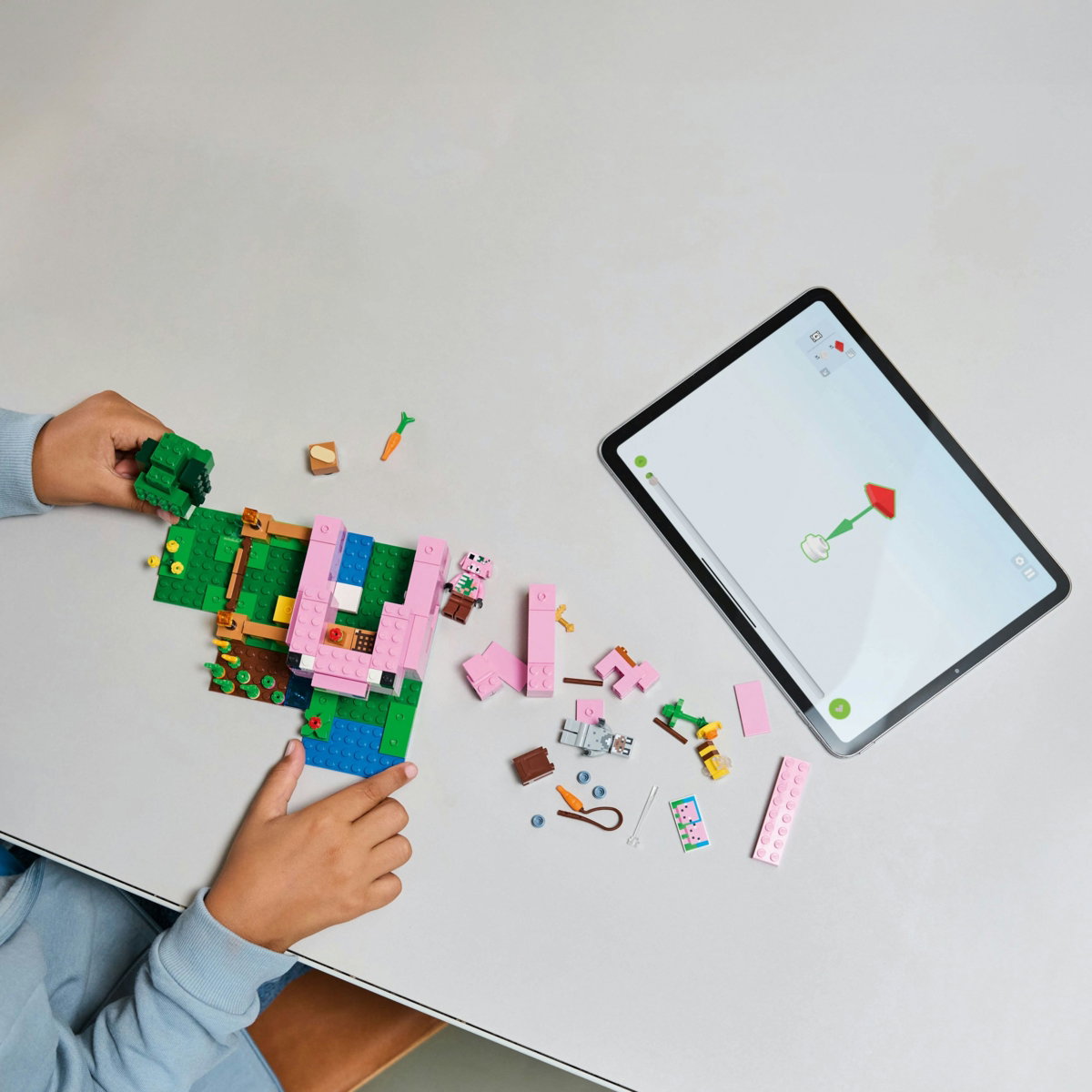 Konstruktorius LEGO Minecraft The Baby Pig House-1