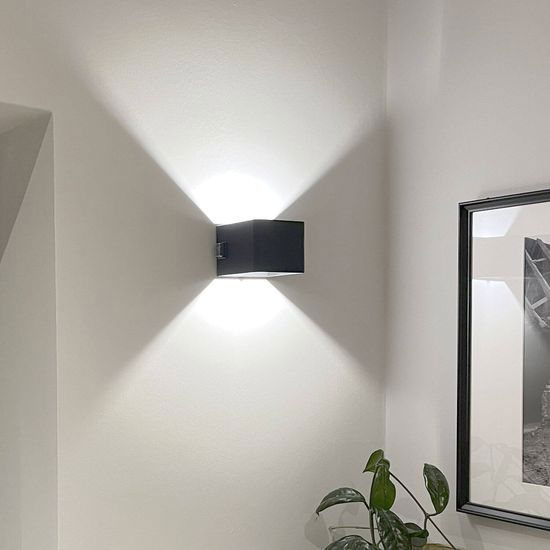 Sieninis LED lauko šviestuvas BRILLIANT ISEO,IP44,3000K,4W,300lm,USB,su davikliu,jungikliu-1