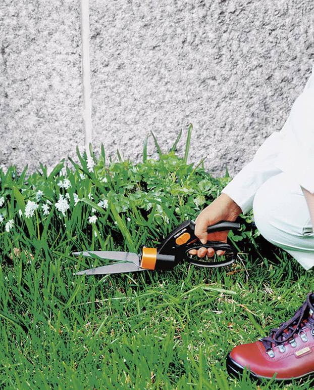 Žolės žirklės FISKARS GS42, 32,2 cm, su specialia pavara - 5
