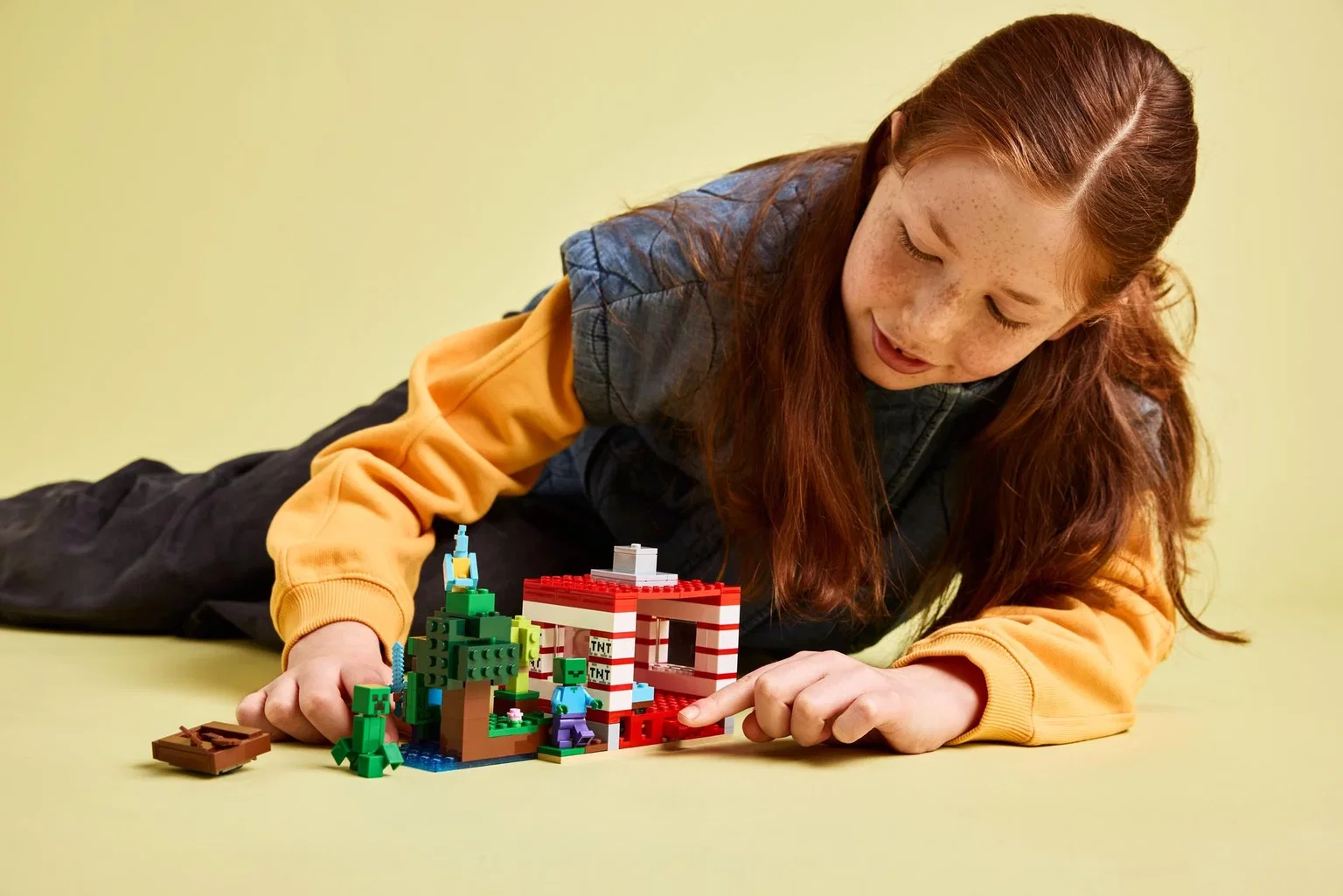 Konstruktorius LEGO Minecraft The TNT Junge House-1