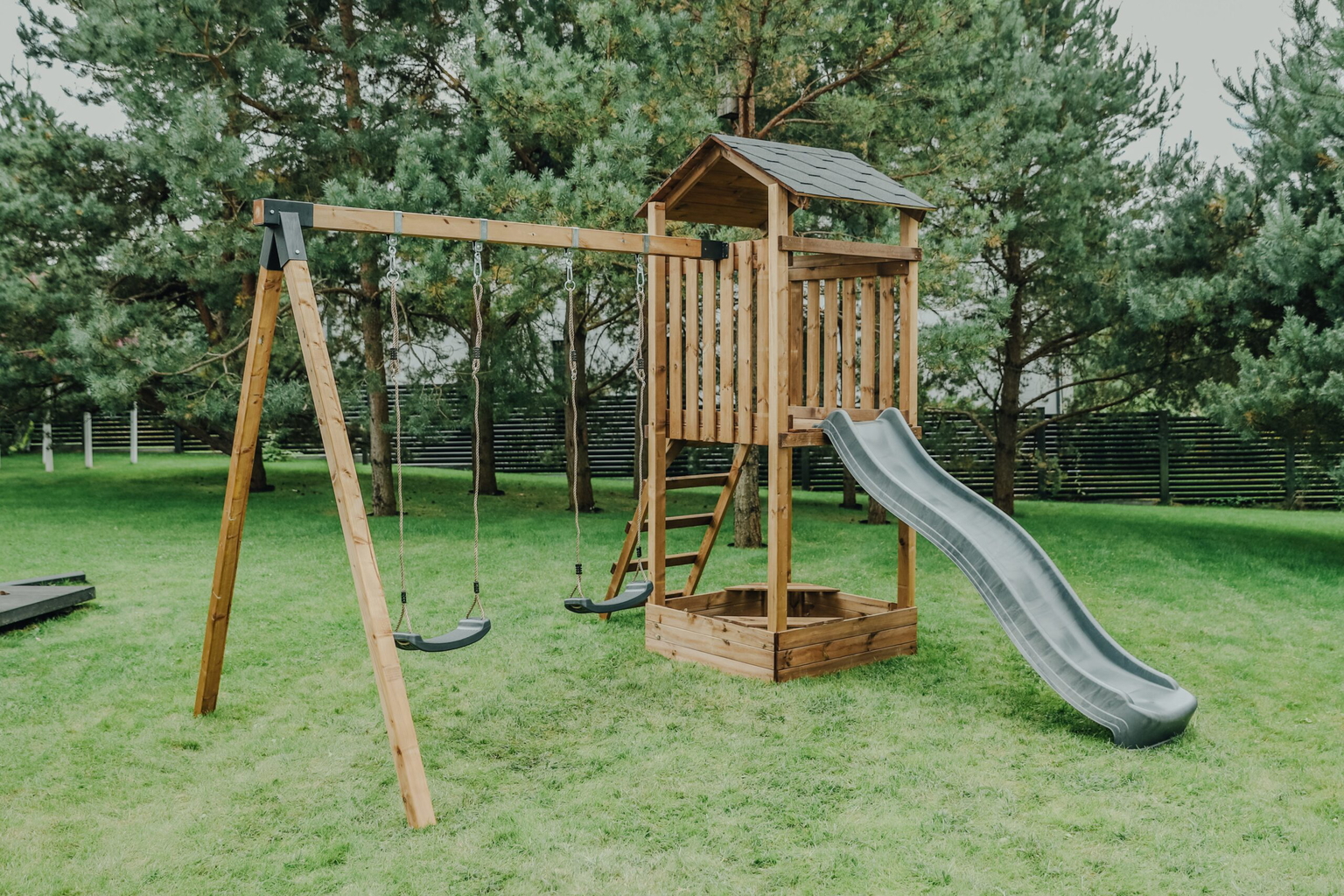 Medinė vaikų žaidimų aikštelė HATIS „Kona“ su priedais, antracito - 4
