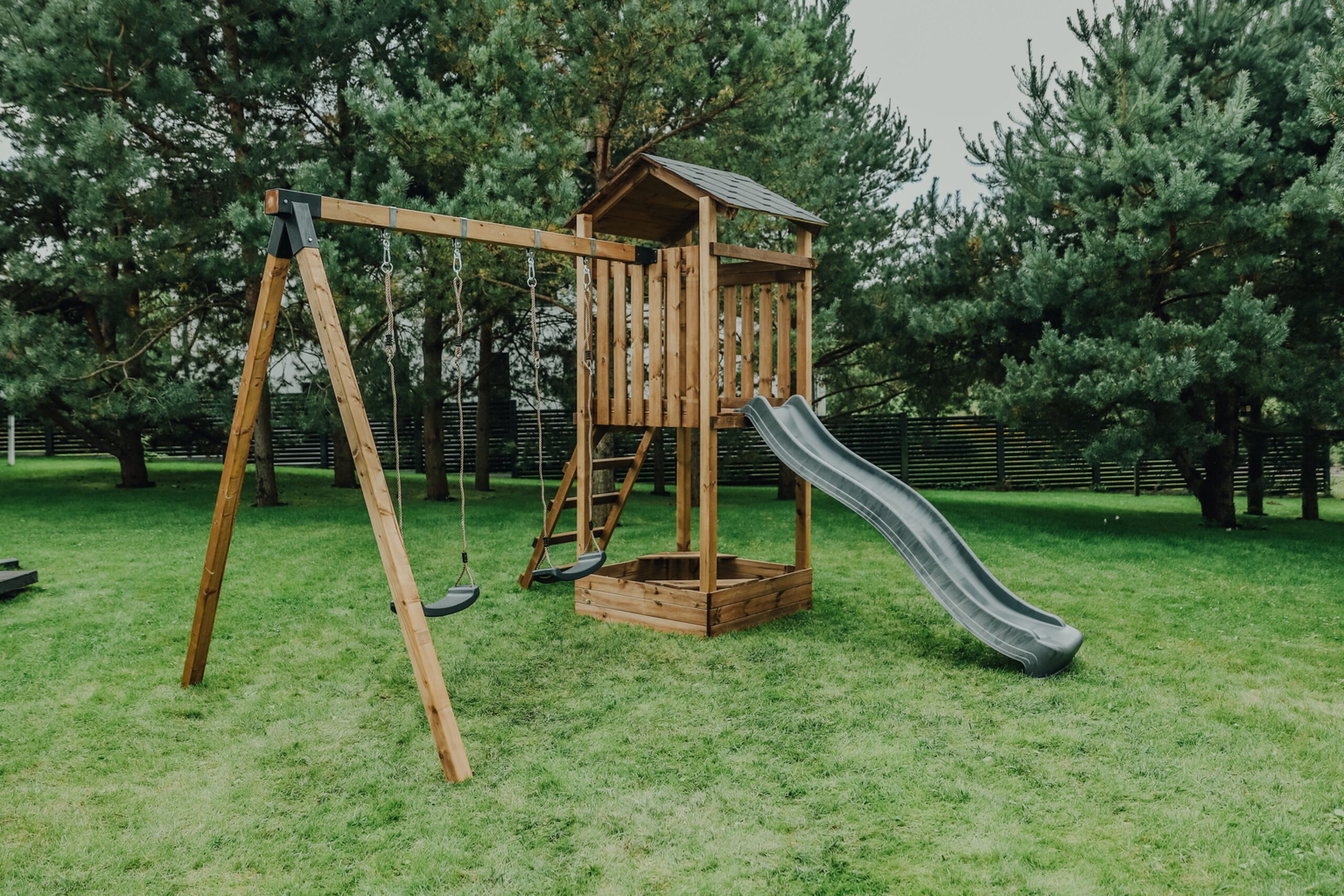 Medinė vaikų žaidimų aikštelė HATIS „Kona“ su priedais, antracito - 6