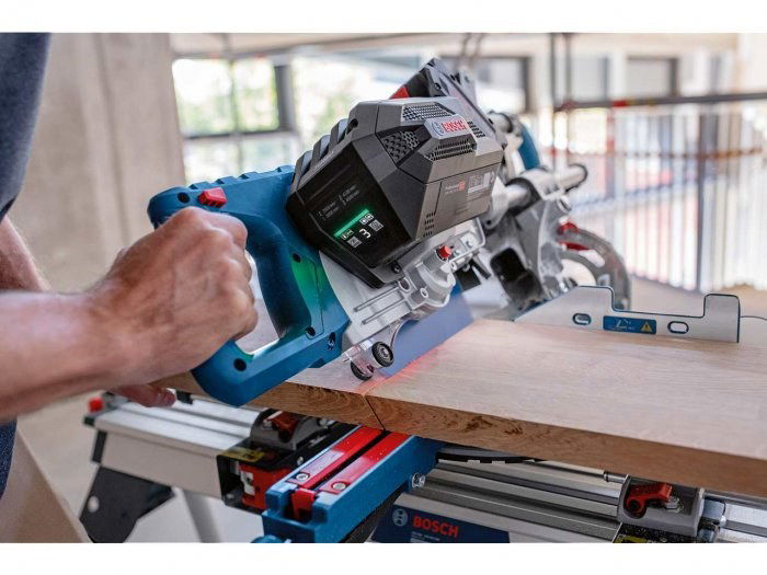 Akumuliatorinės skersinio pjovimo staklės BOSCH PRO BITURBO GCM 18V-216 DC solo (Bluetooth modulis, be akum.)-1