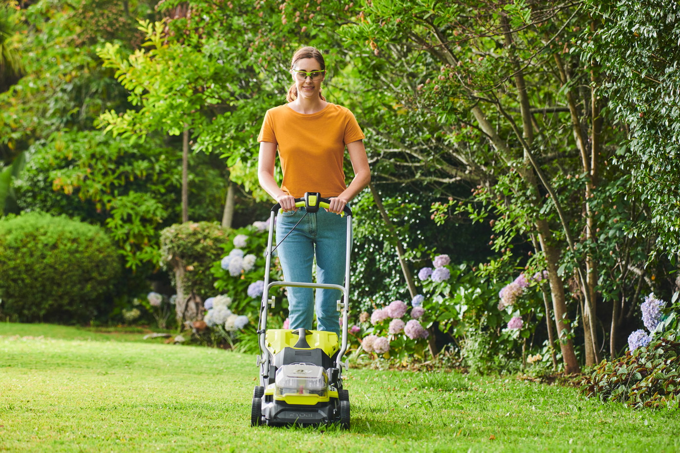 Akumuliatorinė vejapjovė RYOBI ONE+ RY18LM37A-140, 18 V, 4,0 Ah, 37 cm, 45 l-1