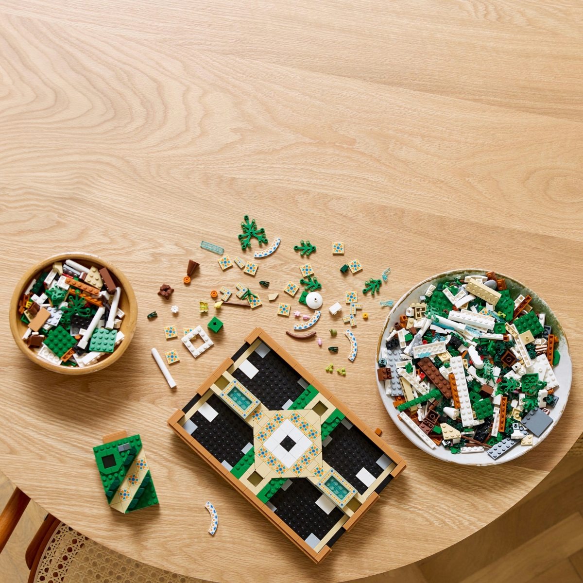 Konstruktorius LEGO® Icons Fountain Garden, 10359 - 2