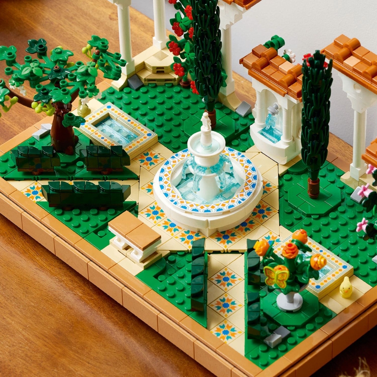 Konstruktorius LEGO® Icons Fountain Garden, 10359 - 4