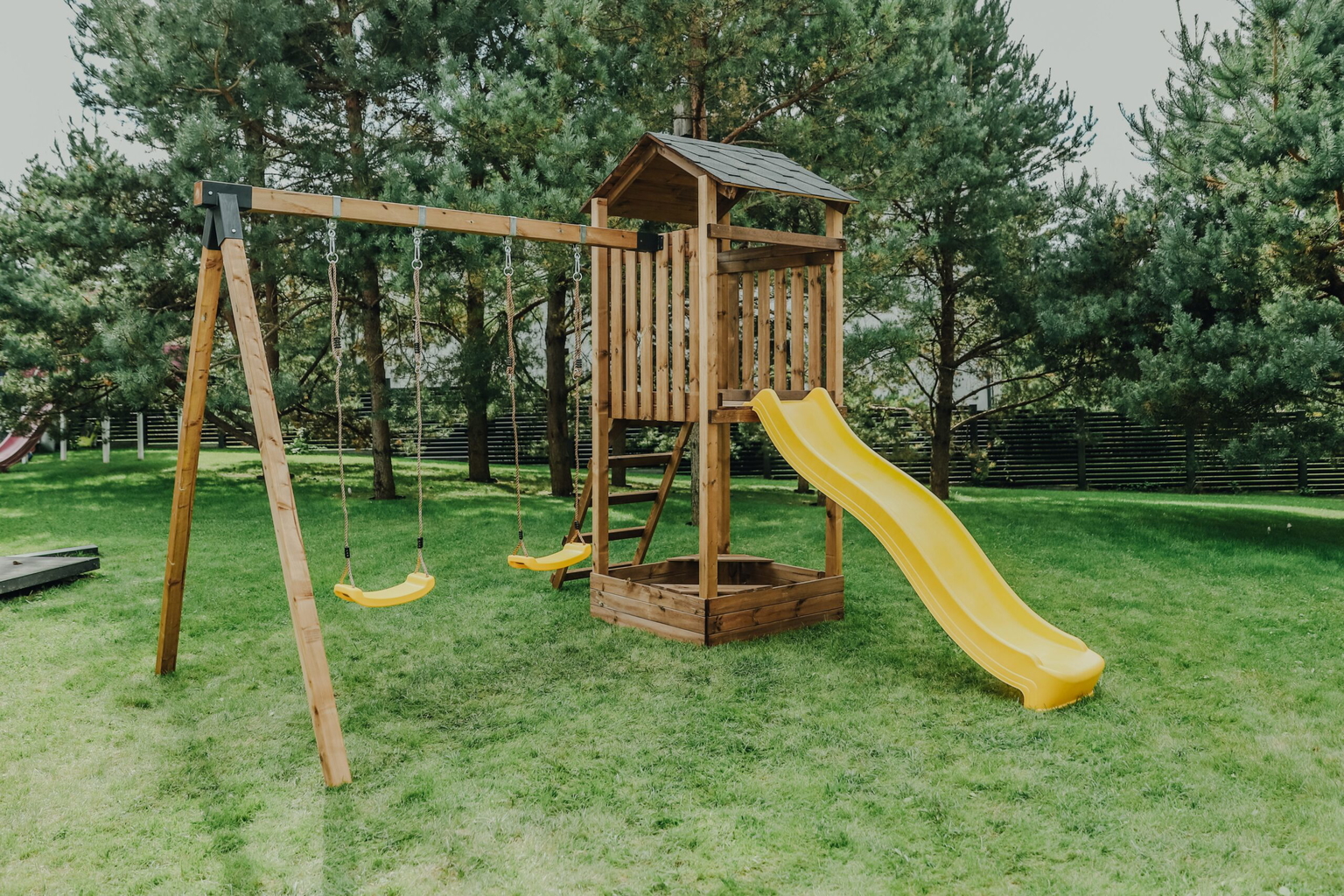 Medinė vaikų žaidimų aikštelė HATIS „Kona“ su priedais, geltona - 3