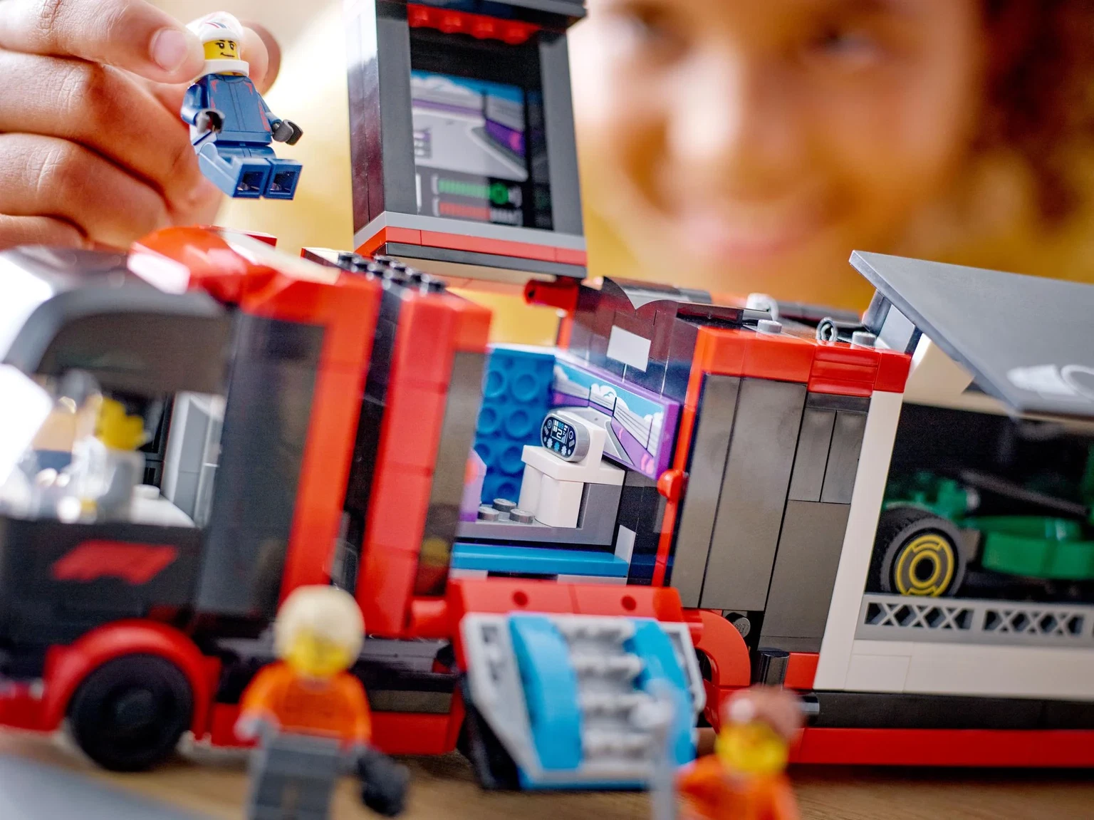 Konstruktorius LEGO City F1® Truck with RB20 & AMR24, 60445 - 3