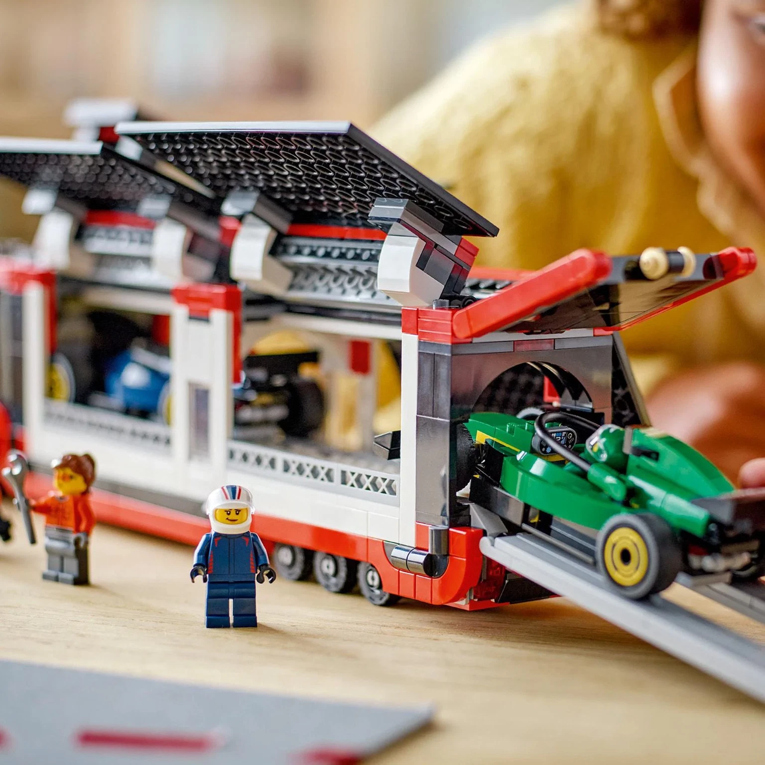 Konstruktorius LEGO City F1® Truck with RB20 & AMR24, 60445 - 5