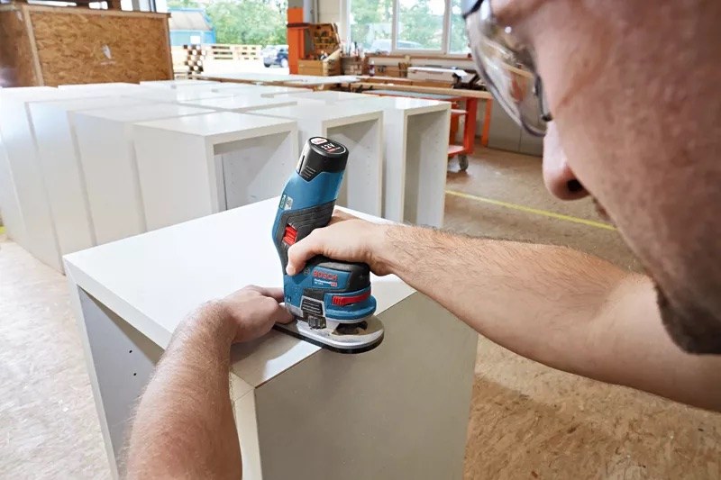 Akumuliatorinė freza BOSCH PRO GKF 12V-8 (2x3.0Ah, L-BOXX) - 3