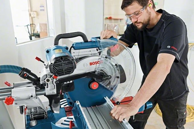 Skersinio pjovimo staklės BOSCH PRO GCM 12-1