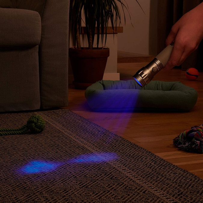 LED žibintuvėlis VARTA UV Light, UV 395-400 NM, elementai 3xAAA (įeina), veikimas 8,5 val - 4