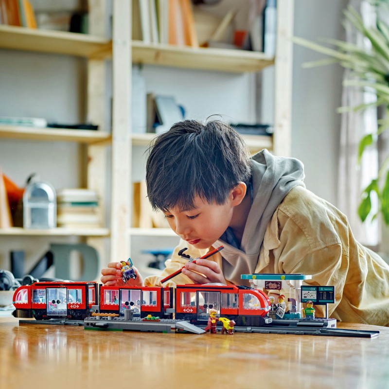 Konstruktorius LEGO CITY DOWNTOWN STREETCAR AND STATION - 7