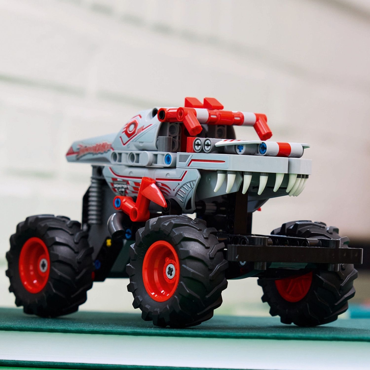 Konstruktorius LEGO Technic Monster Jam™ ThunderROARus™ Pull-Back - 6
