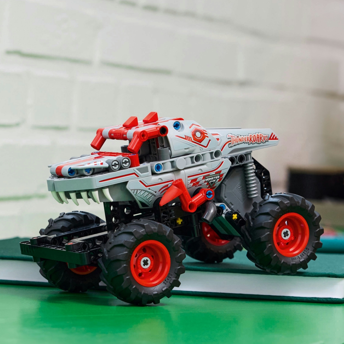 Konstruktorius LEGO Technic Monster Jam™ ThunderROARus™ Pull-Back - 3