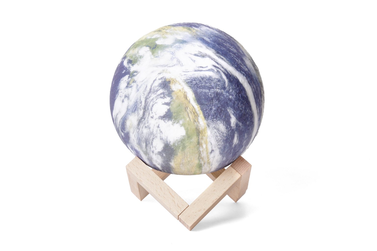 Vaikiška lempa HENSKE Žemė, su mediniu stoveliu, USB pakrovimo jungtis, 16 spalvų, 4 rėžimai