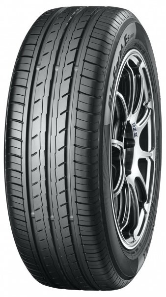 215/60 R16、YOKOHAMA Blu EarthES ES32,22年 6afecc515b3f58e8fe84a60b459ff5
